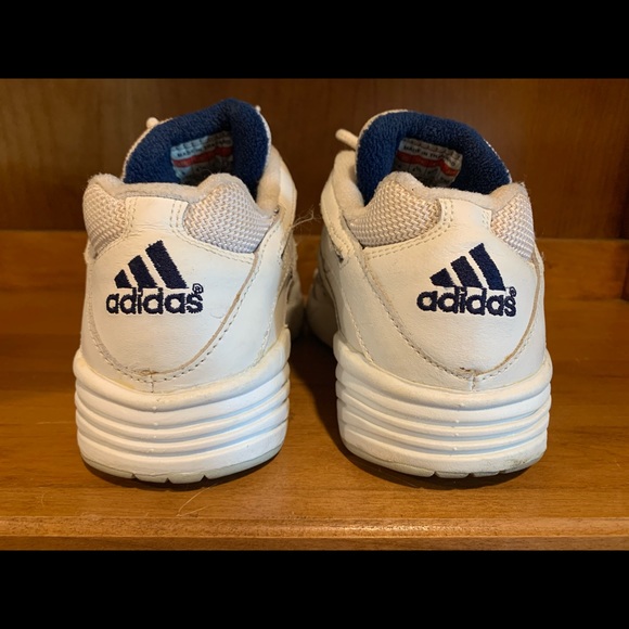 Vintage 1995 Adidas Sneaker - Picture 2 of 6